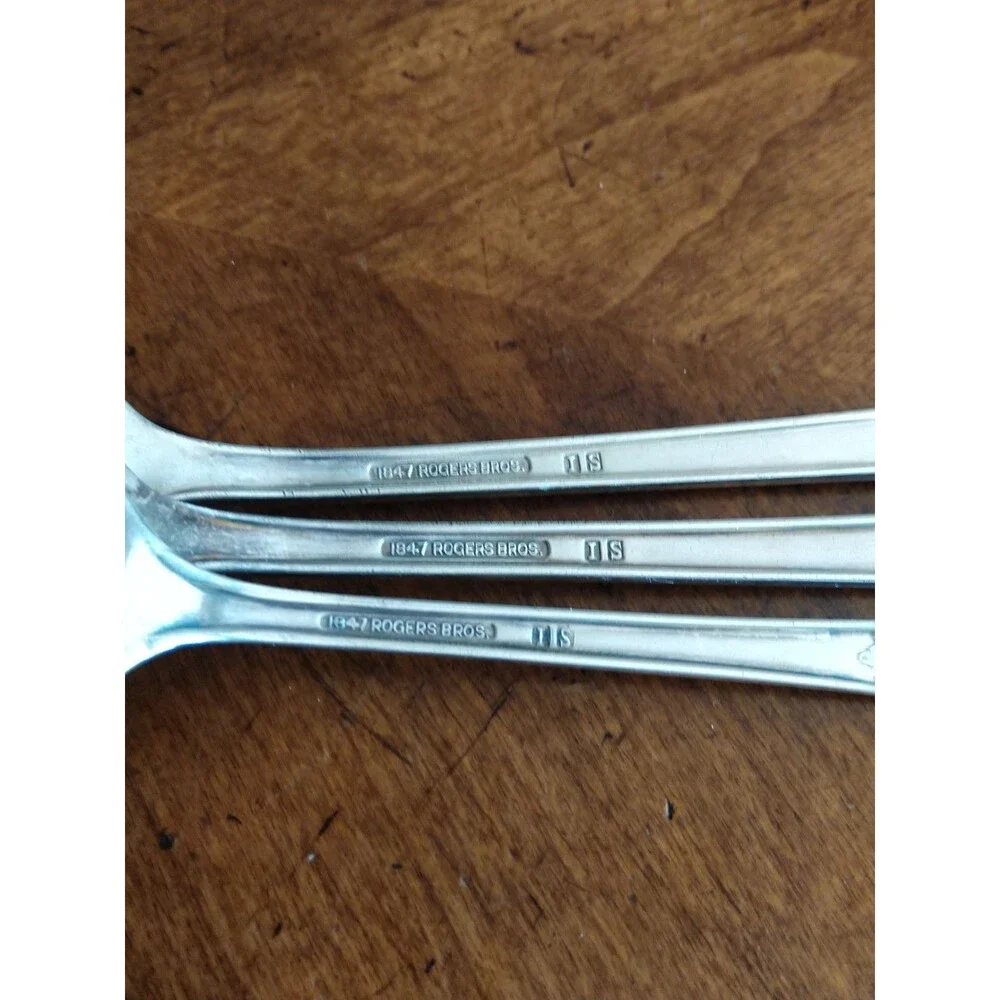 1847 Rogers Bro International Adoration Silverplate 2 Dinner 1 Salad Forks